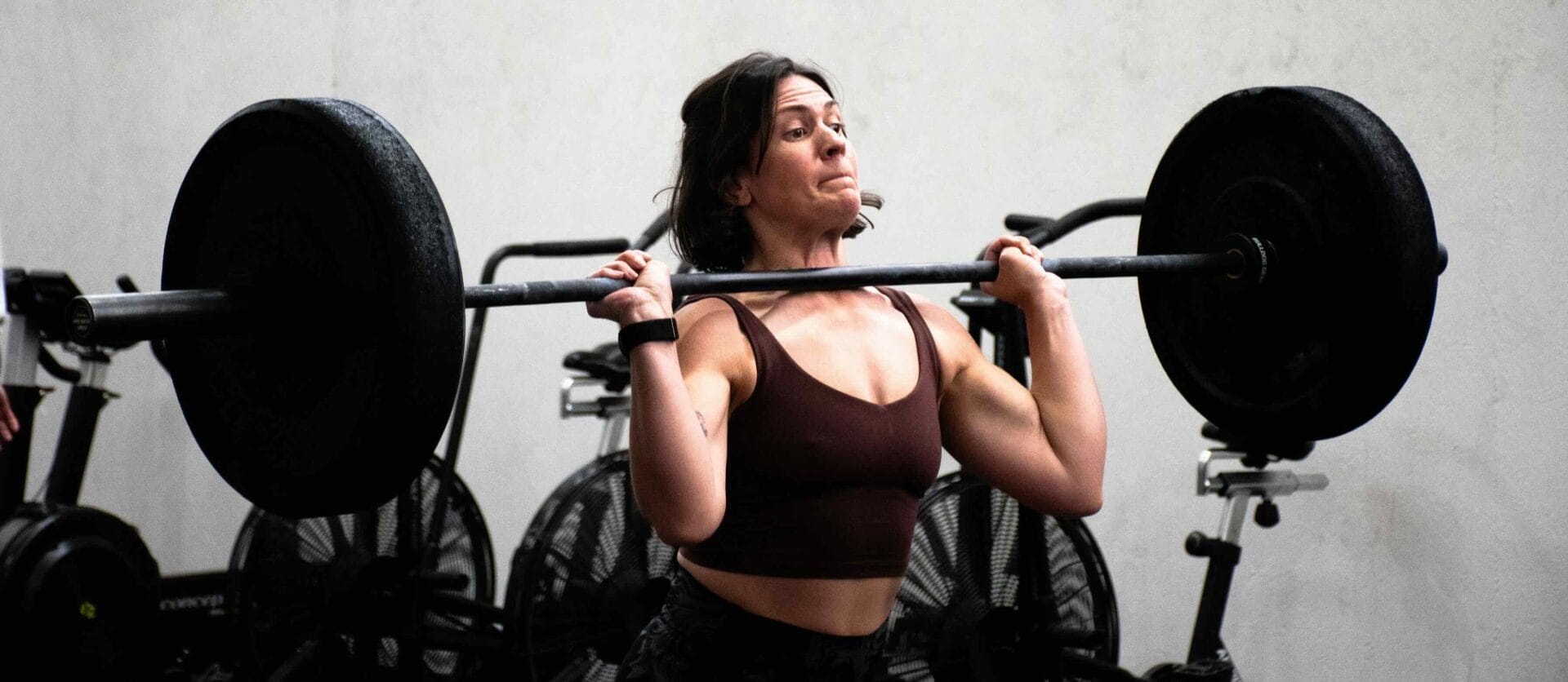 resilience in crossfit weightlifting woman